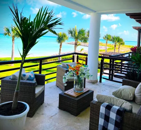 (20% OFF) Artsy & Chic Oceanfront hideaway: exclusive Cap Cana Marina district