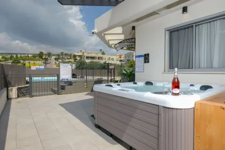 YalaRent Villa lumièra in Migdal with Private Pool Отели рядом с достопримечательностью «Церковь Умножения Хлебов и Рыб»