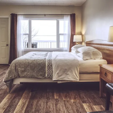 Lakeside Inn Hotels in Simcoe County