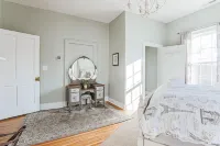 The Bons Amis Suite Hotels in Staunton