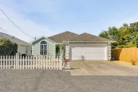Pet-Friendly PCB Home w/ Hot Tub, Near Beaches! - Wifi
