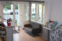 Logis Hotel du Midi فنادق في سالون دي بروفانس