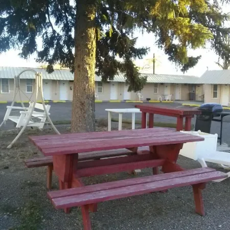 Riverside Motel