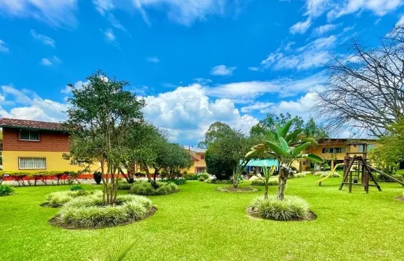 龐德羅莎村舍酒店