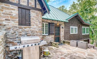 Cozy Steelville Retreat: River + Trail Access!