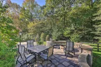Rustic Dundee Log Cabin w/ Hot Tub & Forest Views!