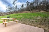 Cozy Creekside Cabin ~ 24 Mi to Red River! - WiFi