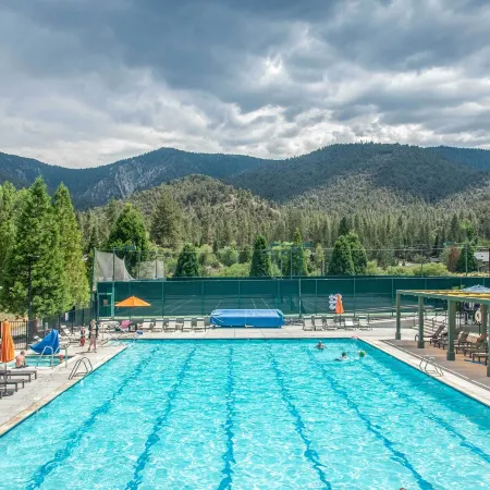 'Star House' Unique Home w/ 360 Mountain Views!