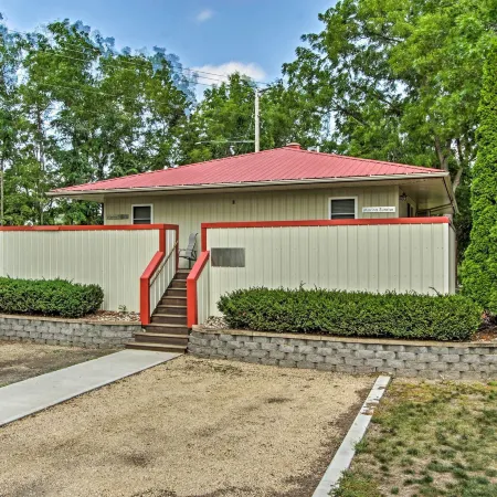 Pet-Friendly Wabasha Studio: Boat, Ski & Explore!
