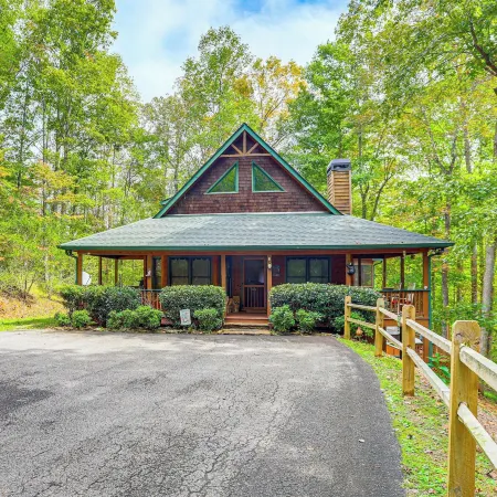 Hot Tub & Hikes: Dahlonega Cabin - 4 Mi to Town!