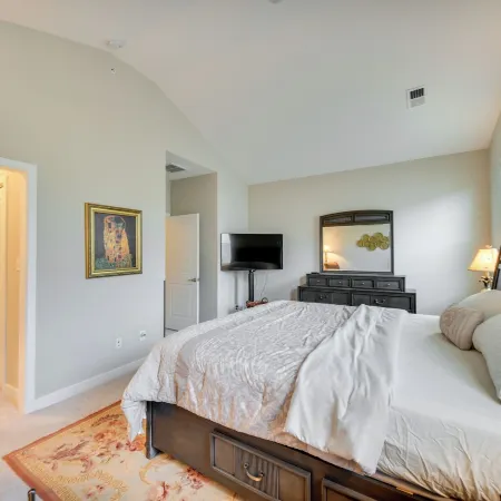 Hampton Condo by Convention Center and Coliseum!