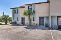 Stylish Bayfront Townhome < 10 Mi to Beach!