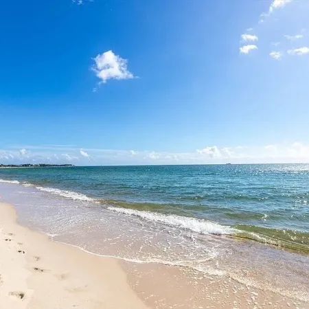 Cape Diem ; All new; 1.5m to Criagville, Hyannis beach; with WiFi, AC