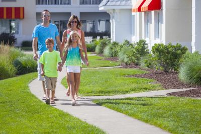 Hotel Exterior Cedar Point Hotel Breakers Photo
