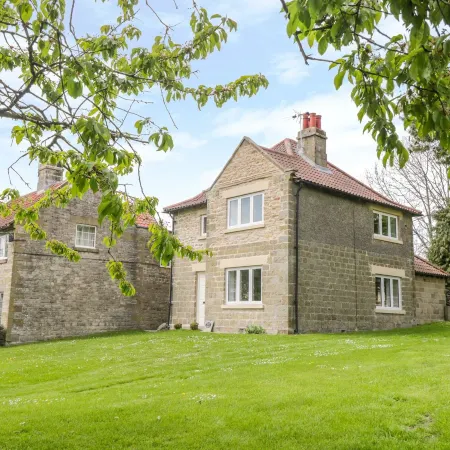 Manor Cottage Hotels in Pickering
