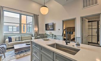 Modern Downtown Birmingham Condo w/ Rooftop Access