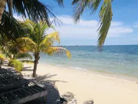 Coral Cove Inn - Beach