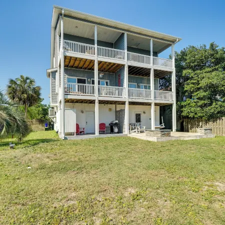 Carolina Beach Lakefront House Walk to Beach!