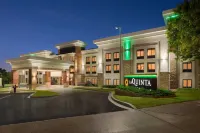 La Quinta Inn & Suites by Wyndham Memphis Wolfchase Hotels near DSW Designer Shoe Warehouse