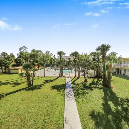 Econo Lodge Daytona Beach - Speedway Отели рядом с достопримечательностью «Аттракцион Daytona 500 Experience»