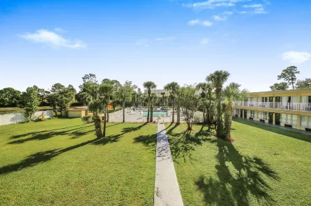 Days Inn by Wyndham Daytona Beach Speedway