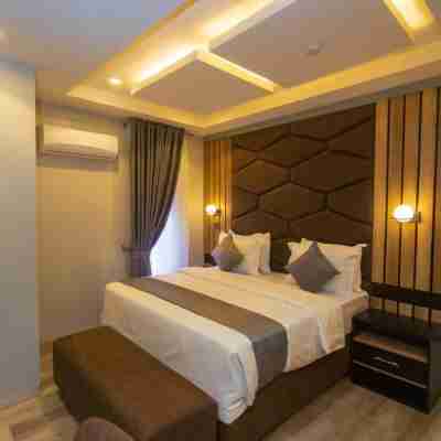 Brain B Hotel and Suites Rooms