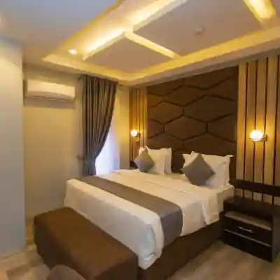 Brain B Hotel and Suites Rooms