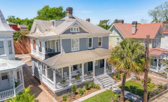 Luxurious Private Suites in Downtown Charleston - Housity