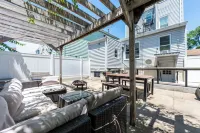 Private Jersey City Retreat w/ Backyard Bonfire & Grill · 20mins to NYC