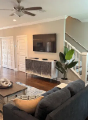 “The Blue Lagoon” a 3-bedroom townhome in charming Lake Charles with AC, WiFi