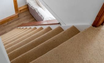 Stylish 2Bd Family Hideaway in Dover