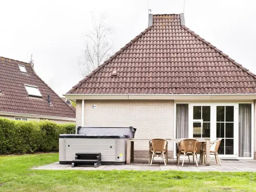 Bungalow in Friesland with Private Spa & Sloop - 3-Star