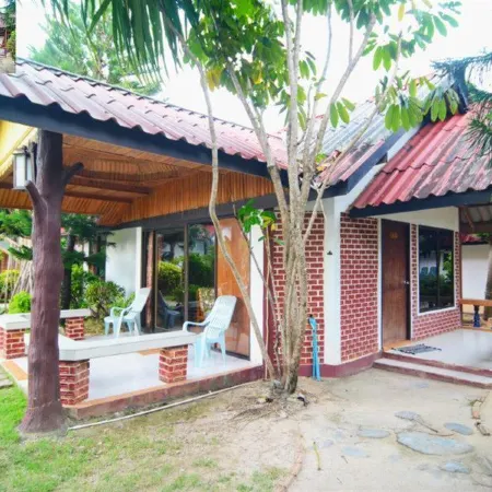 Blue Andaman Lanta Resort Отели рядом с достопримечательностью «Lanta Klong Nin Beach»