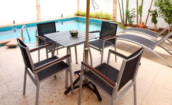 Hidden Palm Pool Villas