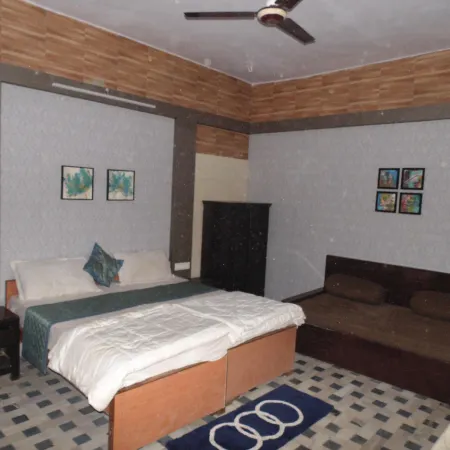 Mansarovar Hotel
