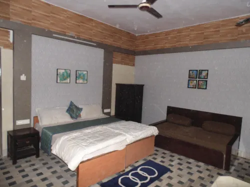 Mansarovar Hotel
