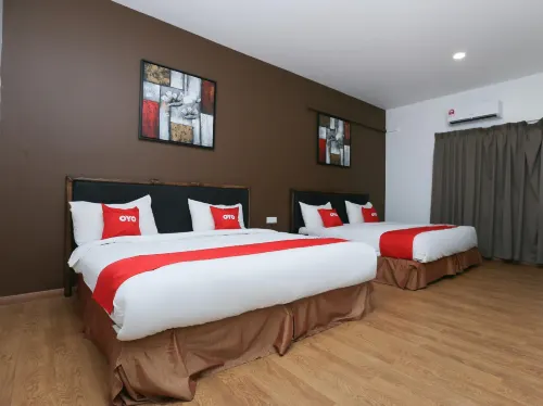OYO 89915 East Mount Hotel Các khách sạn ở Kukup