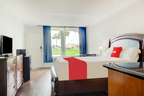 OYO Hotel Dundee by Crystal Lake Hôtels à : Lake Wales