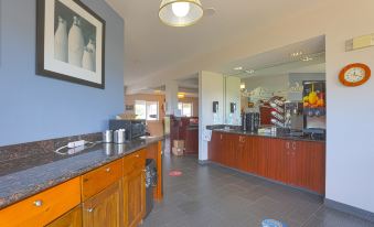 Siletz Bay Beachfront Hotel by OYO Lincoln City