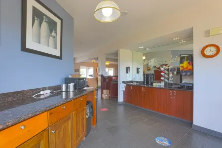 Siletz Bay Beachfront Hotel by OYO Lincoln City