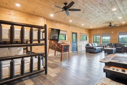 Lions Landing by AvantStay Sleeps 12 Hot Tub Game Room Views Near Pigeon Forge