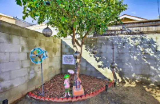 7 ไมล์ถึงดาวน์ทาวน์: บังกะโลลองบีช พร้อมชานบ้าน!