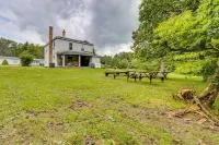 Pet-Friendly Smithmill Retreat w/ Yard! - 2 étoiles