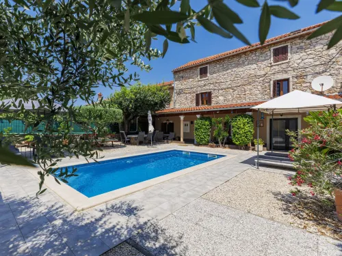 Villa Lucky Hotels in Brtonigla