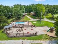 Charming Log Cabin with Hot Tub and Scenic Views - Cozy Romantic Retreat