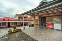 RedDoorz Syariah near Tugu Juang Jambi 3 Hotel di Kecamatan Kota Baru