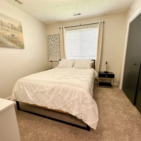 Luxury 4 Bed & 2 Bath Family-sized Home Minutes from Downtown & UNL