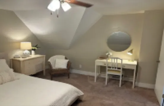 Sullivan Summer House - walk to downtown + beach