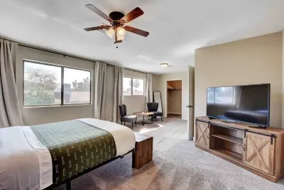 Spacious Home with Heated Pool! Các khách sạn ở Henderson-Green Valley