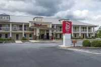 Red Roof Inn & Suites Calhoun Hotels in Calhoun
